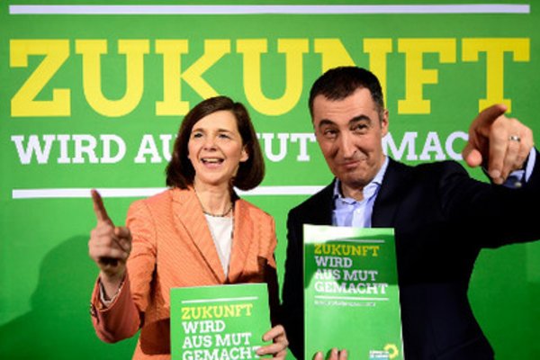 Katrin Göring-Eckardt und Cem Özdemir stellen das Bundestagswahlprogramm vor