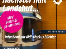 einfahrende U-Bahn am Marienplatz mit Text "Nächster Halt Landshut" davor