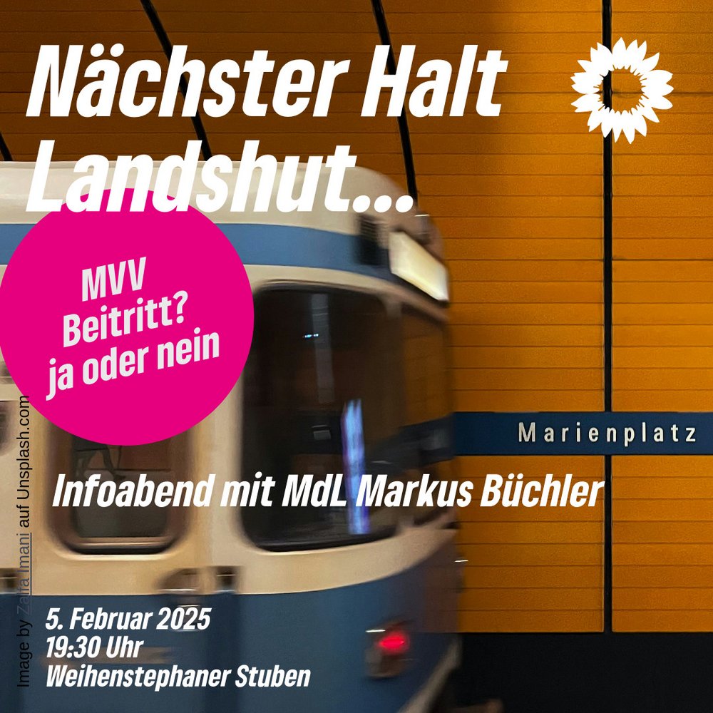 einfahrende U-Bahn am Marienplatz mit Text "Nächster Halt Landshut" davor